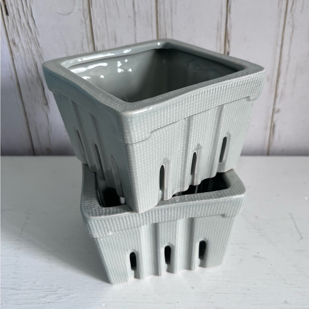 New Ceramic Berry Baskets 2pk Grey